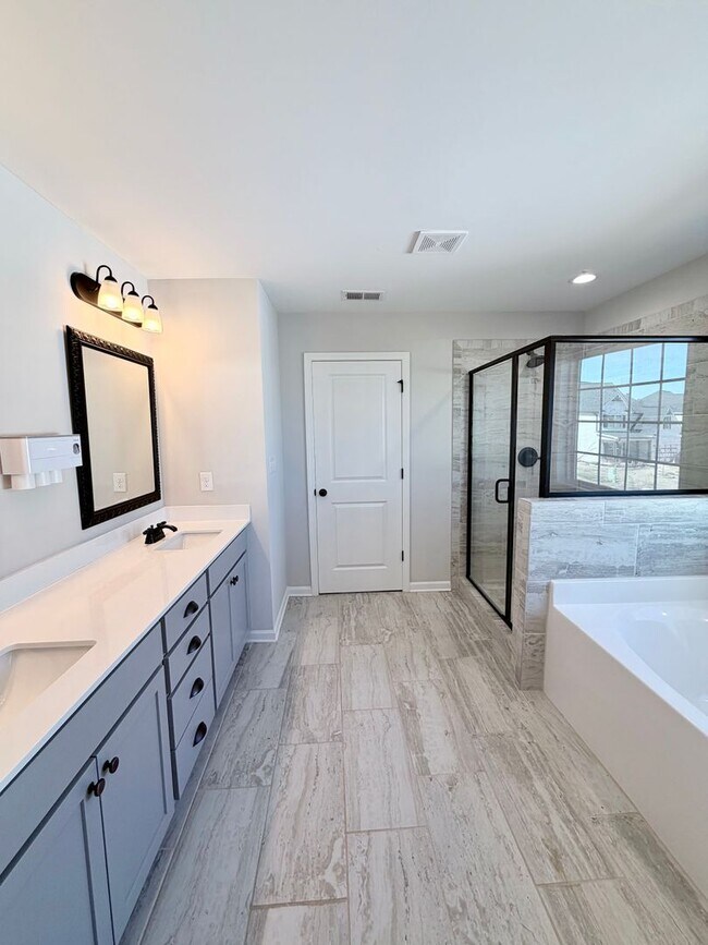 Building Photo - 215 Shoshone Cir