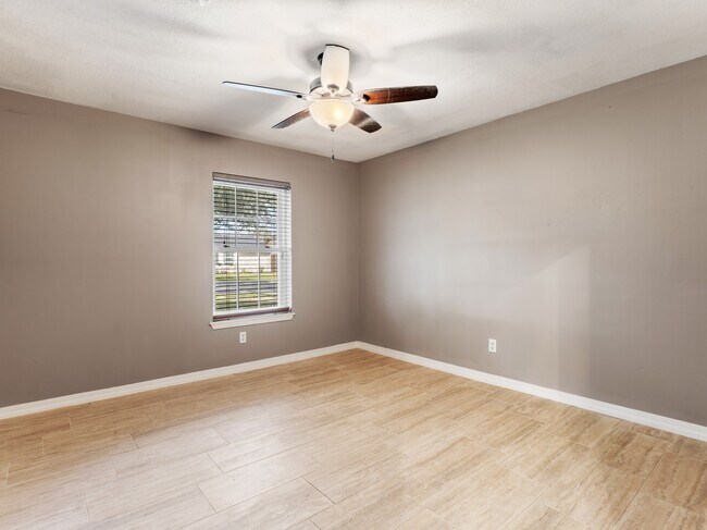 Building Photo - 2208 Gontier Dr