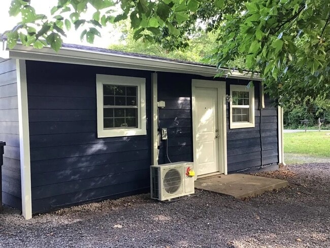 Primary Photo - 604 Lester Rd