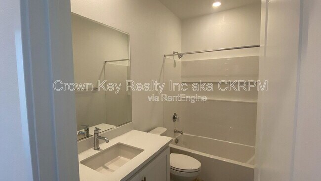 Building Photo - 120 Adriana Dr