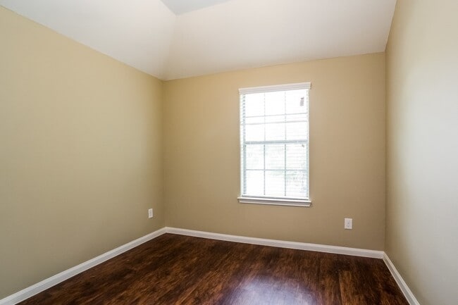 Building Photo - 13433 Raintree Dr