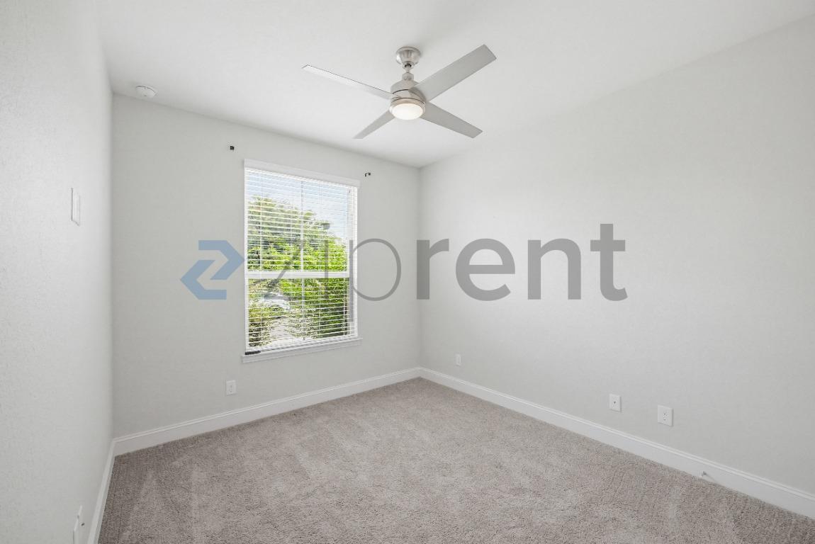 Building Photo - Unit