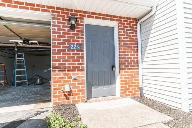 Building Photo - 2256 North Point Dr