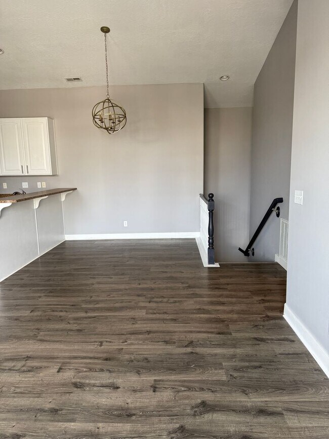 Building Photo - Beautifully Updated Foxboro Townhome – Steps from Nature Trails