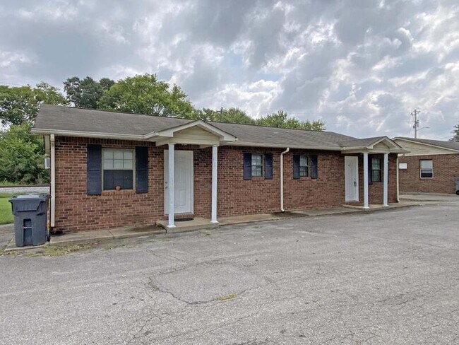 Building Photo - 404 -03 Thompsonville Lane