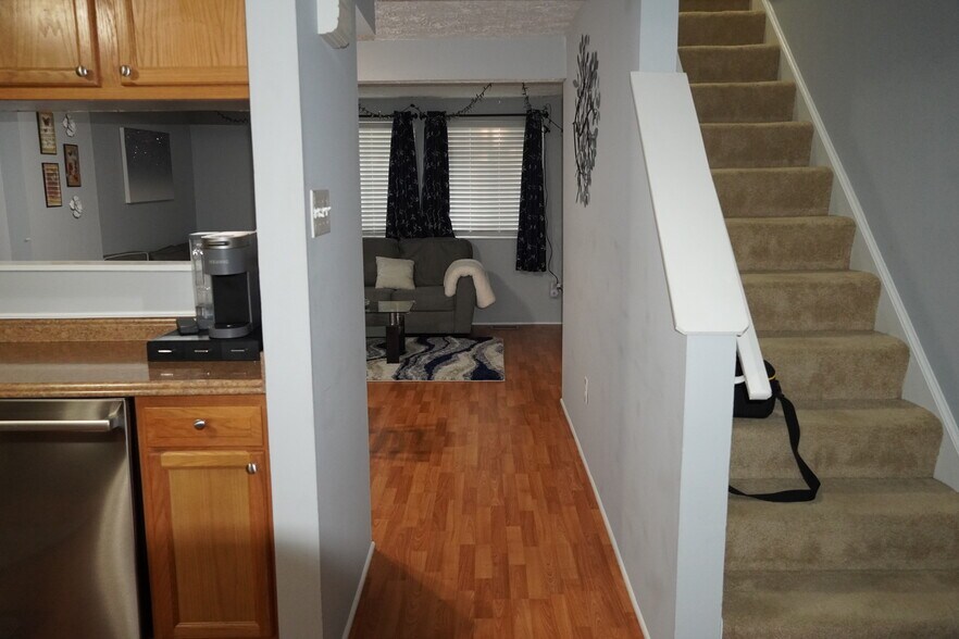 Building Photo - 1684 Thenia Pl