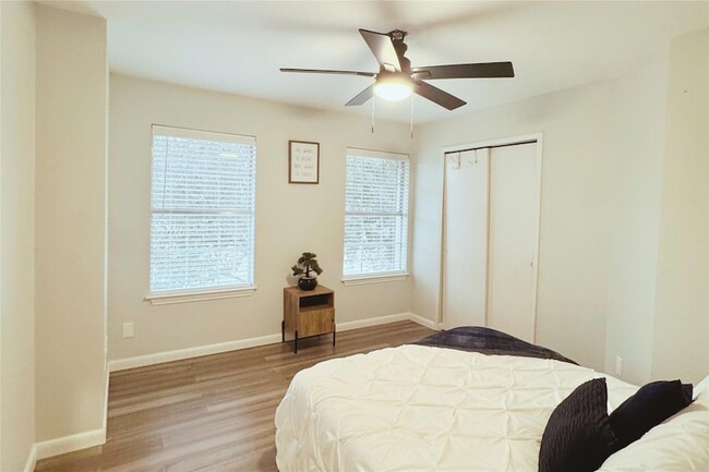 Building Photo - 6300 Crumley Ln