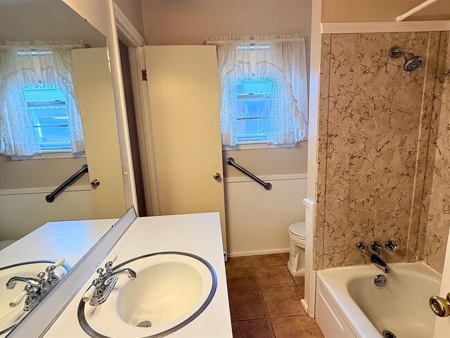 Building Photo - 7708 S Miller Blvd