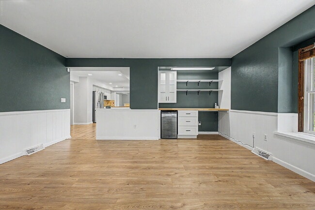 Building Photo - "Spacious 4-Bedroom Oasis with 4 Full Baths in Prime Englewood Location – 3306 Sq. Ft. of Comfort...