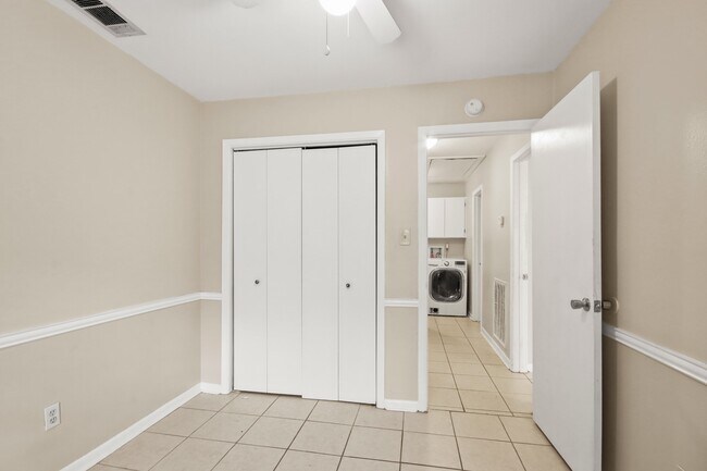 Building Photo - 1307 Ken St