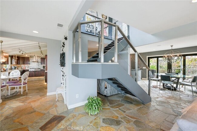 Building Photo - 281 Ledroit St