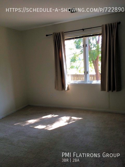 Building Photo - 2954 Kalmia Ave