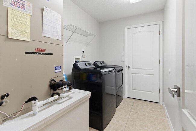 Building Photo - 896 Princeton Dr