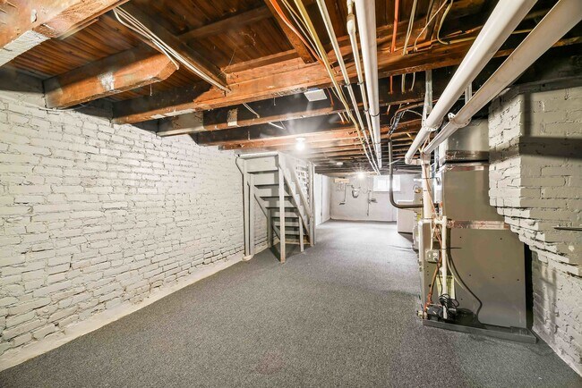 Building Photo - 2 Bedroom Rowhome- Baltimore City