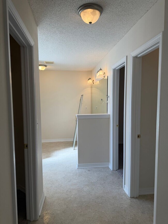 Building Photo - Beautiful 4 Bedroom In Niceville!