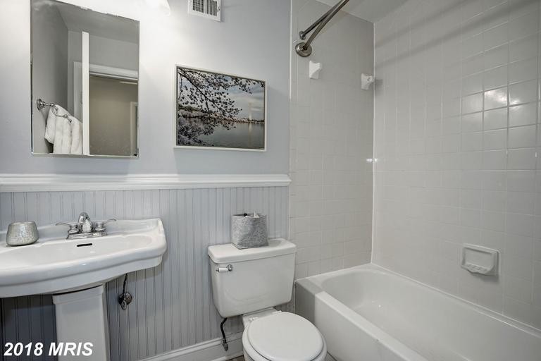 Building Photo - 629 Constitution Ave NE