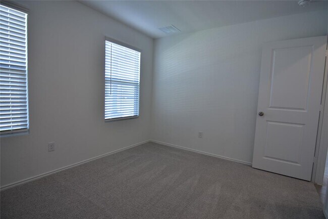 Building Photo - 275 Bugbee