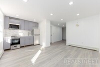 Building Photo - Brand New 4 Bed 3 bath Upper Duplex in Bed...