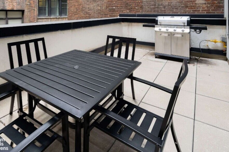 Building Photo - 132 W 26th St