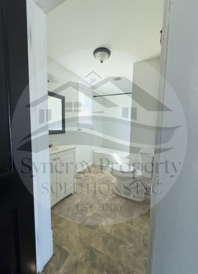 Building Photo - Madison Home on 1.35 Acres Available Now