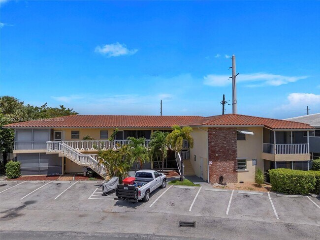 Building Photo - 2101 NE 68th St