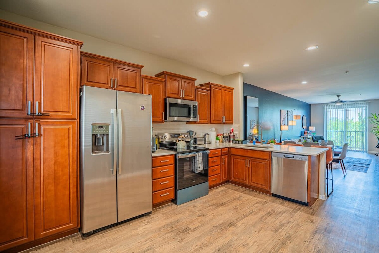 Building Photo - 1275 E University Dr