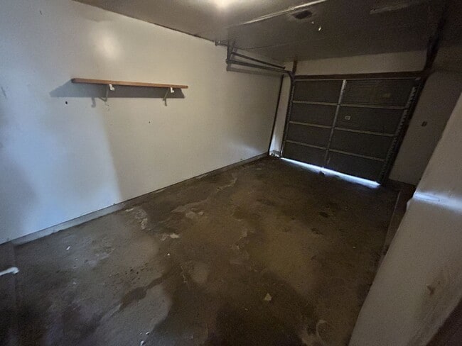 Building Photo - 2218 Hilltop Loop