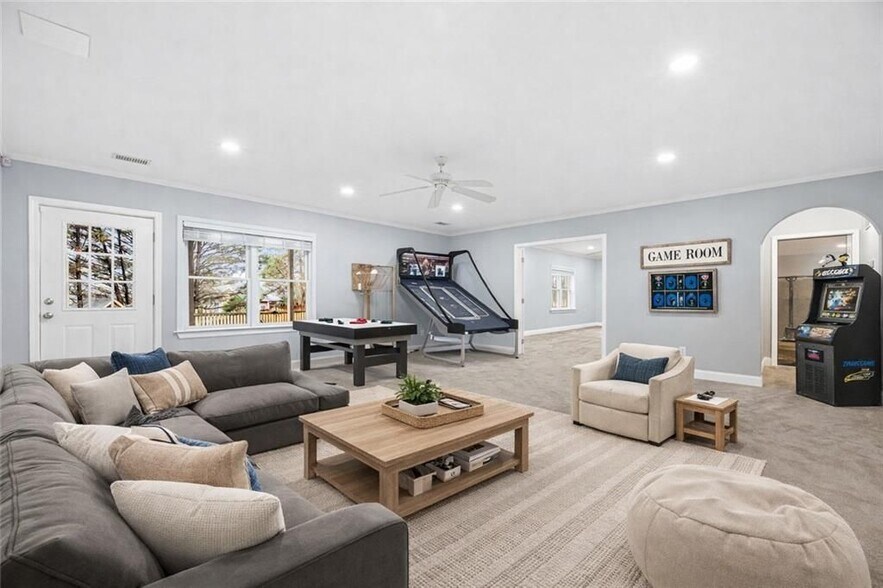 Building Photo - 1158 Queensgate Dr SE