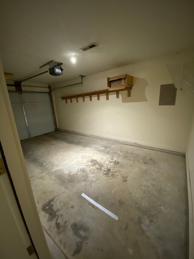 Building Photo - 2217 Overland Ct