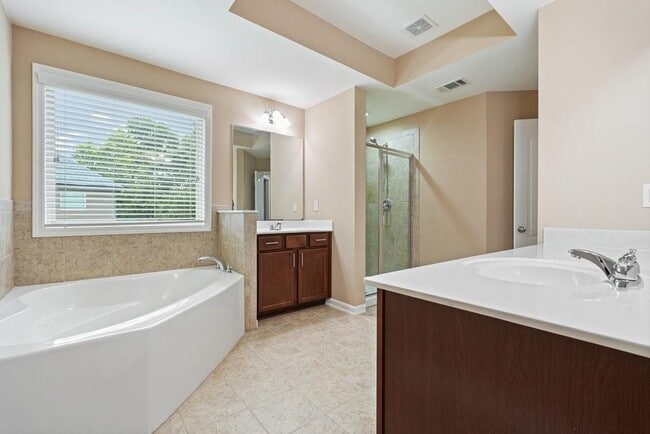 Building Photo - 1010 Chelsey Way