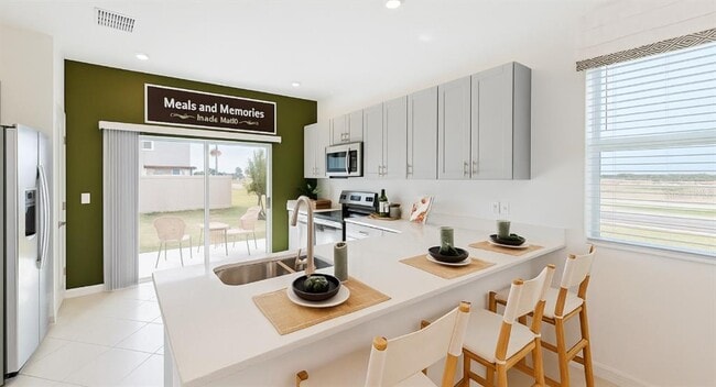 Building Photo - 2004 Viewfinder St