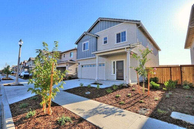 Building Photo - Beautiful Lincoln Home Available in May!