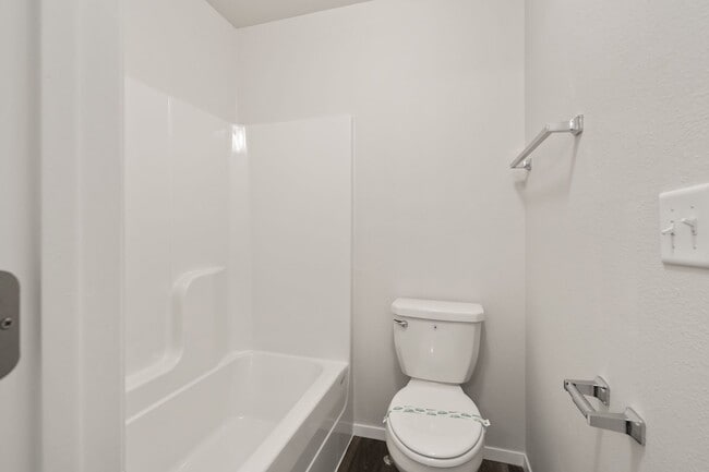 Building Photo - Pre-Leasing Now! Make This Charming 3-Bedroom, 2.5-Bath Home in Farmington Yours!
