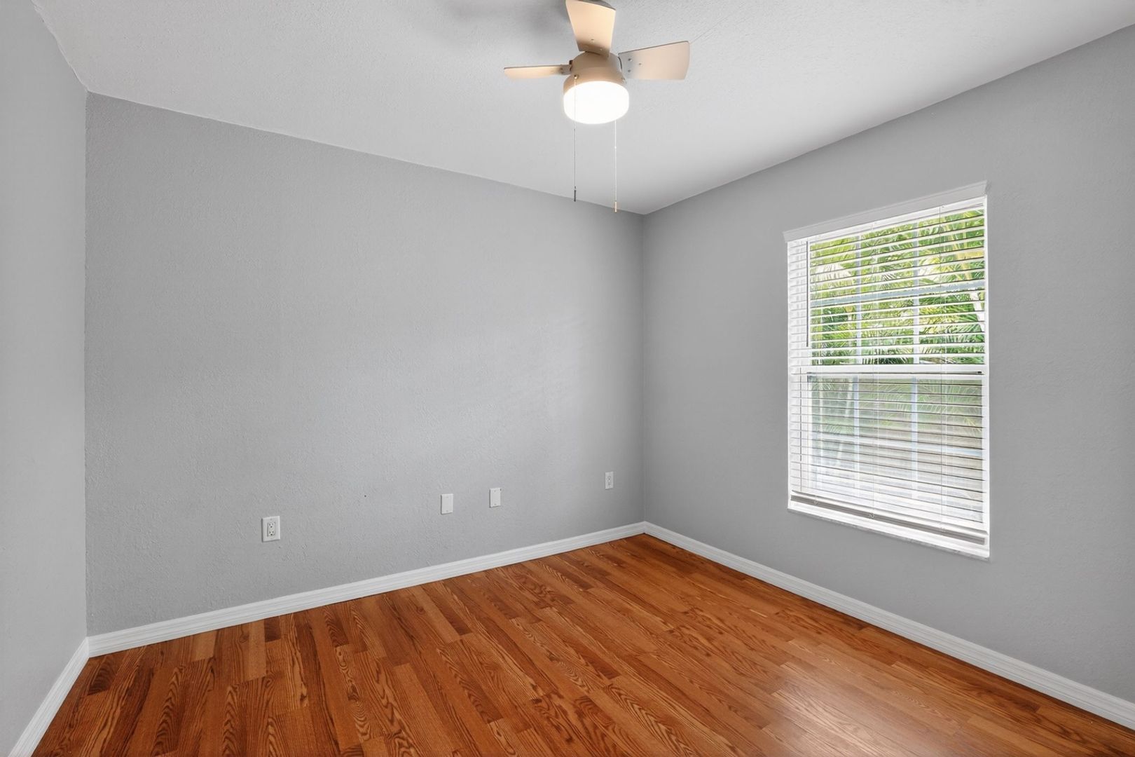 Building Photo - 516 3rd Ave NE