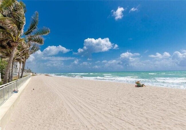 Building Photo - 3000 S Ocean Dr