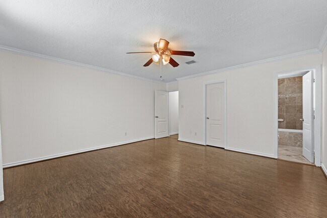 Building Photo - 842 E 29th St