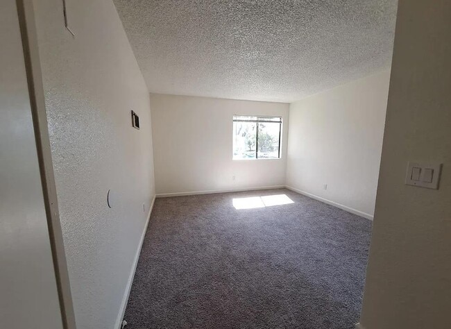 Building Photo - 10202 Black Mountain Rd