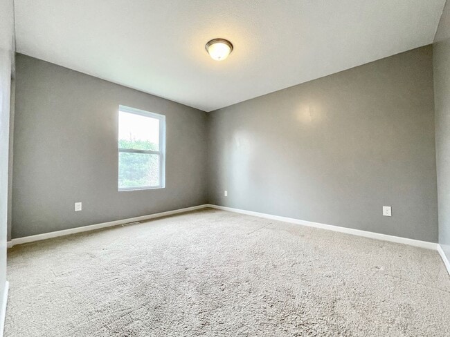 Building Photo - Four Bedroom Home in Fruitport