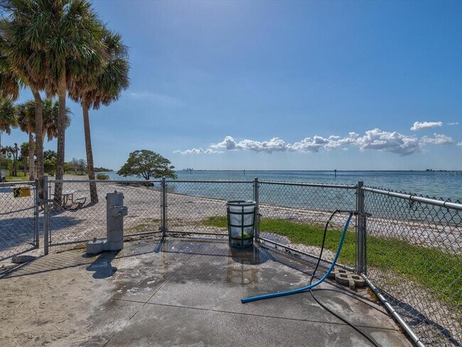 Building Photo - 5002 W Idaho St