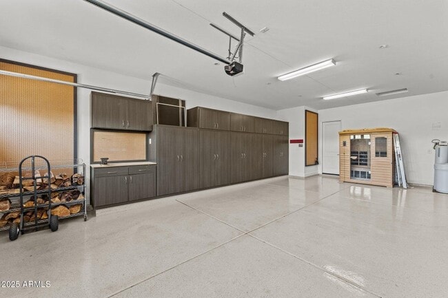 Building Photo - 3672 Ridgeview Ter