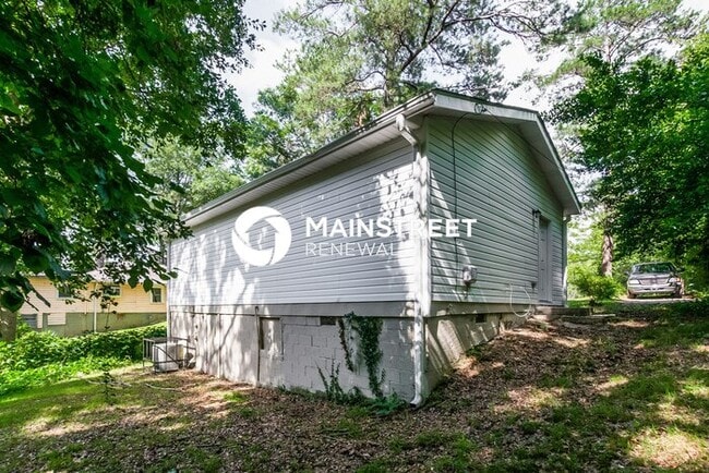 Building Photo - 2 Bedroom Pet-Friendly Home in Atlanta, GA with Main Street Renewal