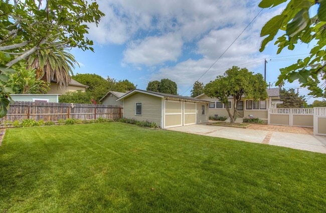 Building Photo - 306 N Shaffer St