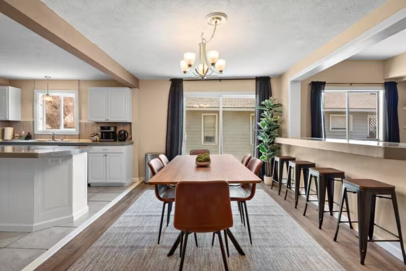 Building Photo - 719 E 9th Ave