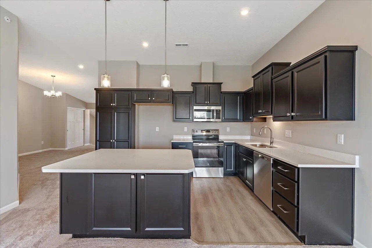 Building Photo - 610 Foxhill Dr