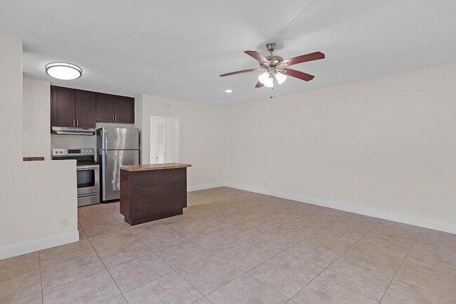 Building Photo - 560 NE 46th St