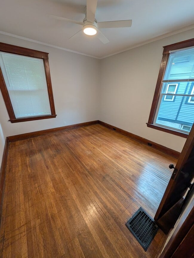 Building Photo - 3111 Linwood Ave