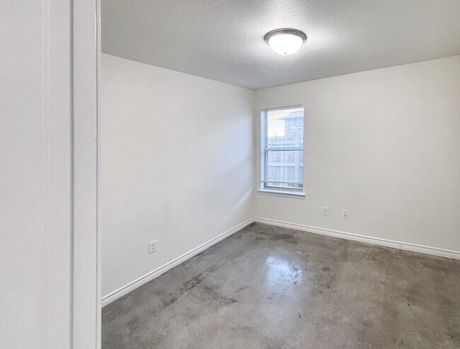 Building Photo - Modern 3-Bedroom Single-Story Home with St...