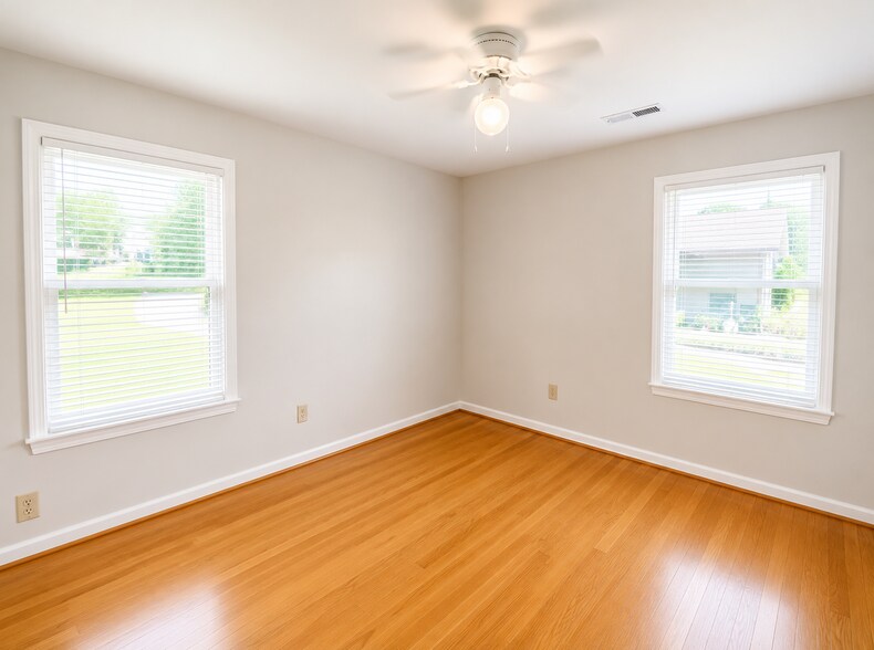 3rd bedroom - 303 Rutherford Ave NW