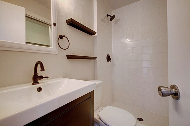 Building Photo - 6407 Auburn Dr