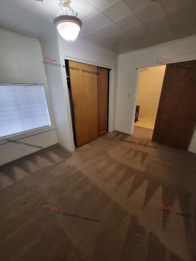 Building Photo - r139d